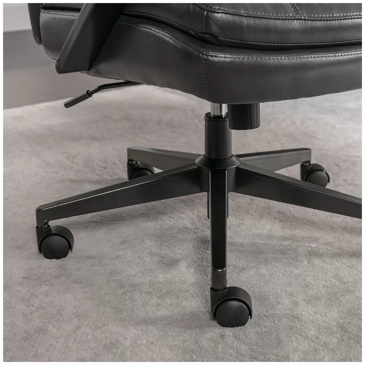 True Innovatoins Manager Chair